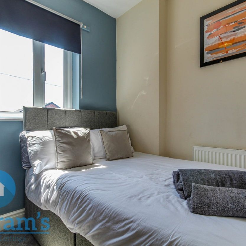 2 bed Apartment for Rent - Photo 1