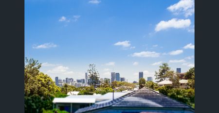 Perfectly Positioned With Air Conditioning - Photo 4