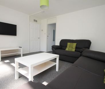 3 bedroom apartment to rent - Photo 3