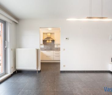 Lichtrijk leefappartement met 2 slaapkamers en terras - Photo 6