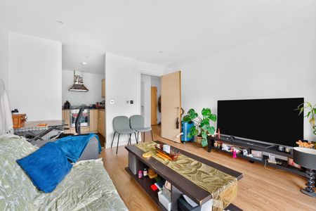 Western Gateway, London, E16 1BN - Photo 2