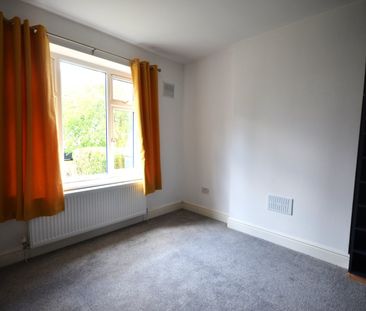 Flat to rent - Chinbrook Road, London, SE12 - Photo 1