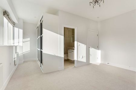 A beautifully presented two bedroom home. - Photo 2