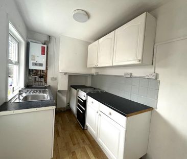 2 bedroom semi-detached house to rent - Photo 5