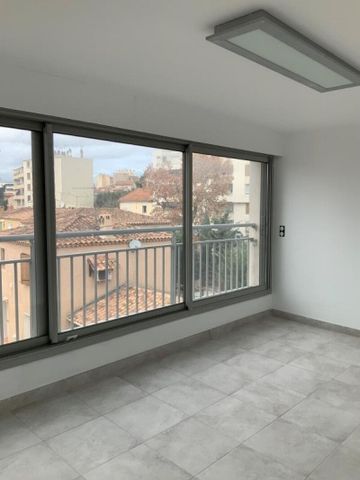 Appartement 4 pièces 89m2 MARSEILLE 14EME 1 105 euros - Photo 4