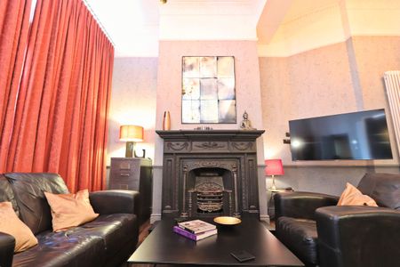 2 Bedroom Home – Medium Let - Photo 4