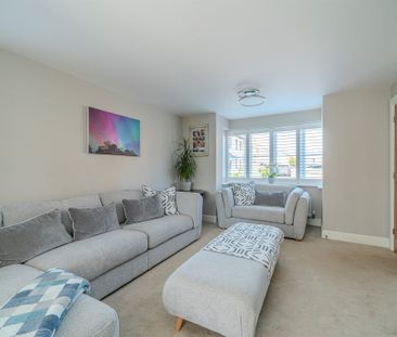 Waring Crescent, Aylesbury, Aston Clinton - Photo 2