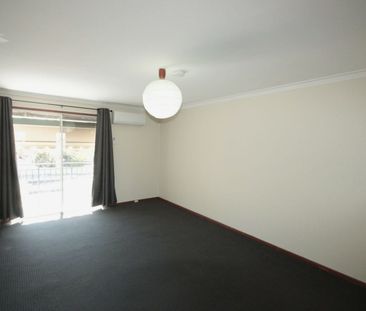 ** TRULY A RARE FIND ** - Photo 6