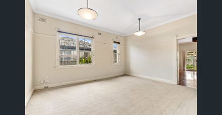 Classic and Contemporary Family Home - Photo 4