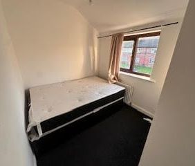 Room in a Shared House, Neville Place, LS9 - Photo 2