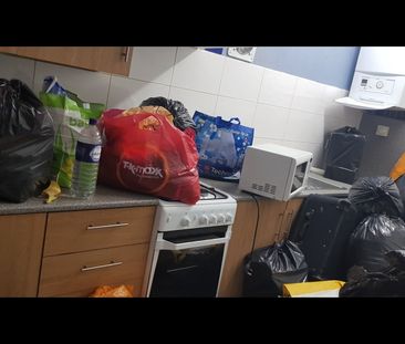 2 Bed Flat, Beattyville Gardens, IG6 - Photo 4