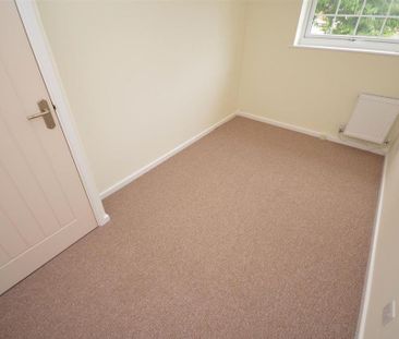 2 bedroom end of terrace house to rent - Photo 3