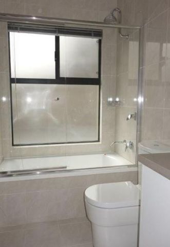 Stylish and Low-Maintenance Living: Your Dream Home Awaits! - Photo 4