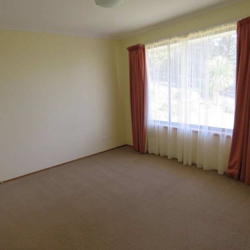 Sunny 3 bedroom home in Sandy Bay! - Photo 1