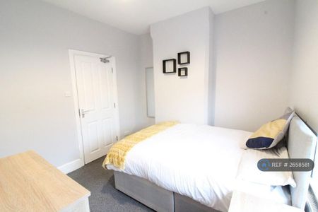 1 bedroom in a house share to rent - Photo 4