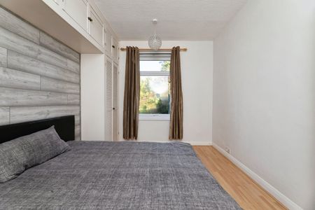 2 Bed Flat, Ilford, IG1 - Photo 3