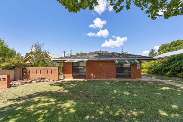 Updated Central Wagga Gem! - Photo 1