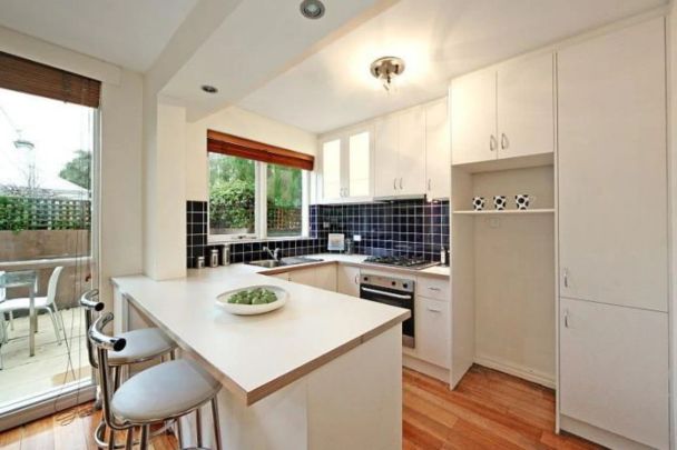 Spacious Unfurnished 1-Bedroom Apartment with Large Courtyard - Photo 1