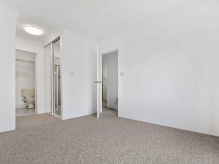 SPACIOUS TWO BEDROOM SPLIT LEVEL APARTMENT IN CENTRE OF REDFERN - Photo 3