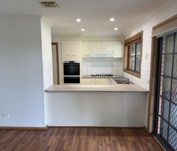 Spacious Family Living on 652m² - Photo 1