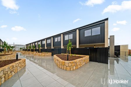 Stylish Split Level 2 Bedroom Home with Triple Garage - Photo 2