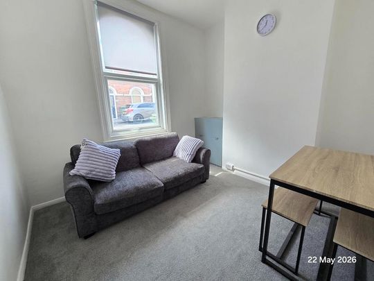 1 bedroom in a house share to rent - Photo 1