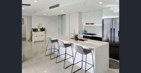 Modern Fully Furnished Apartment - Photo 2