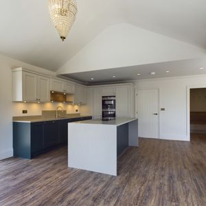 3 bed detached house to rent in Appleyard Close, Whitchurch, Aylesbury, Buckinghamshire, HP22 4FX - Photo 2