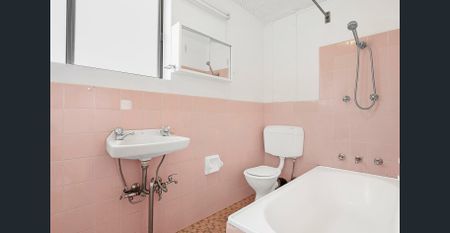 Bright Apartment in Prime West Ryde Location - Photo 4