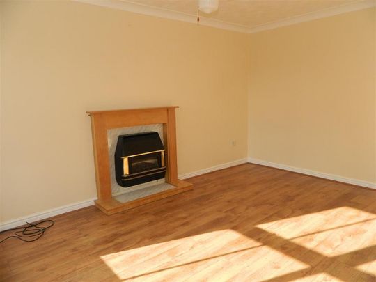 3 bedroom semi-detached house to rent - Photo 1