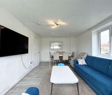 Pytt Field, Harlow, CM17 - Photo 5