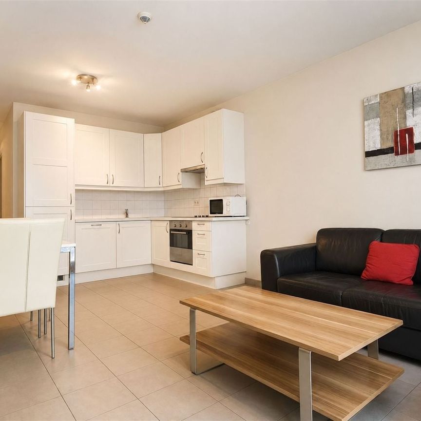 Appartement te huur in Brussel voor € 900 met 1 slaapkamer - Photo 1