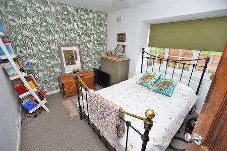 3 bedroom semi-detached house to rent - Photo 5