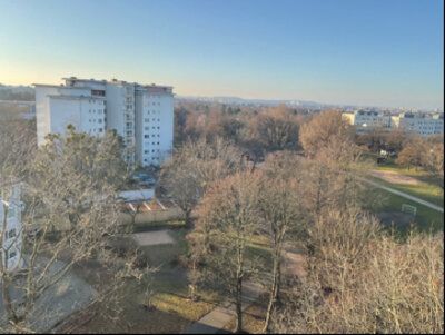 Schöne Zweizimmerwohnung, mit traumhaften Ausblick! Frische renoviert! - Photo 1
