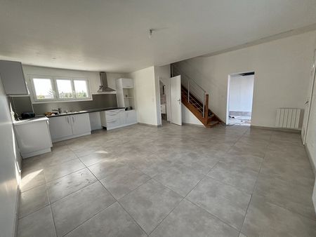 Location Maison 4 pièces 76m² - Photo 3