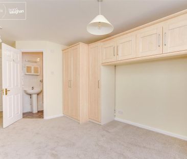 2 bedroom flat to rent - Photo 4