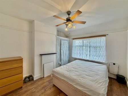 4 bedroom terraced house to rent - Photo 3