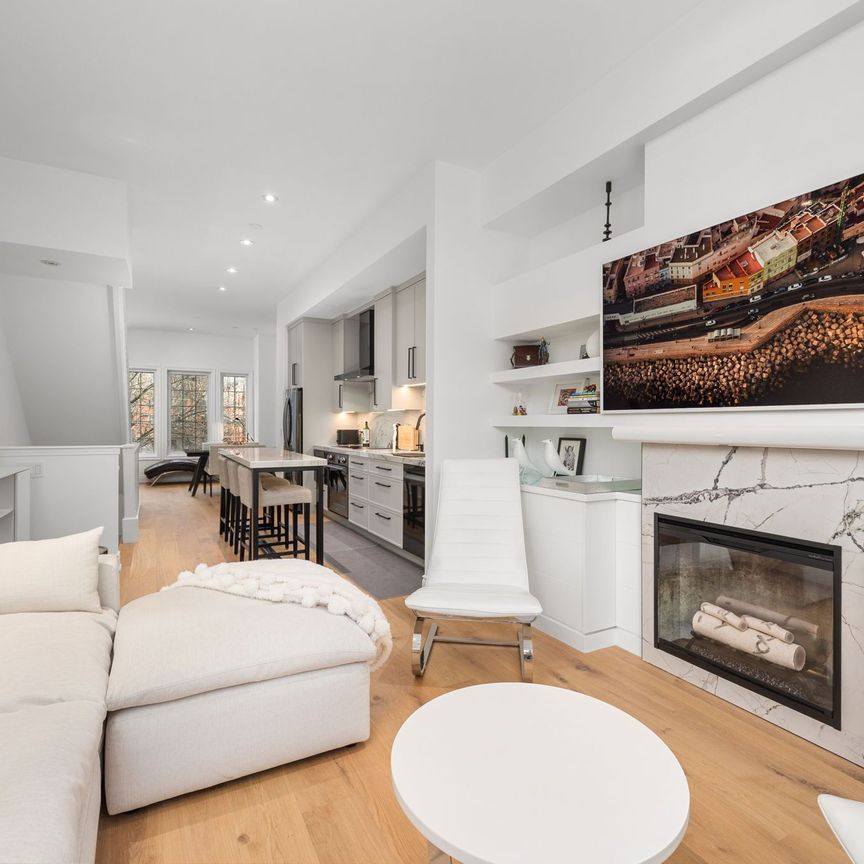 For Lease - 1011 Dundas Street, Toronto, Ontario - Photo 1