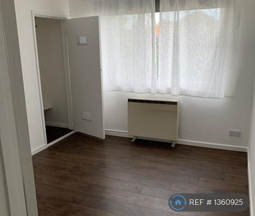 2 bedroom maisonette to rent - Photo 4