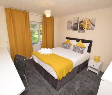 4 bedroom apartment to rent - Photo 2