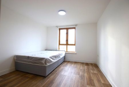 3 bedroom flat to rent - Photo 4