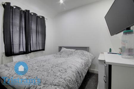 5 bed Semi-Detached House for Rent - Photo 3