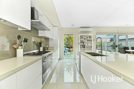 Prestigious Lakeside Living! - Photo 4