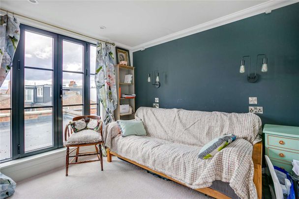 A stunning four bedroom house finished to a high specification - Photo 1