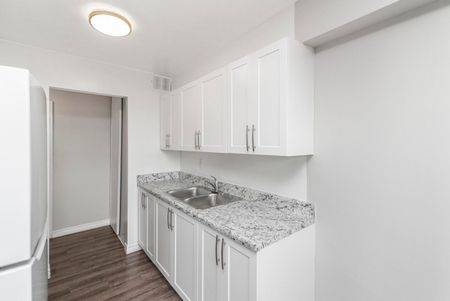 Dundas Apartments - Photo 2