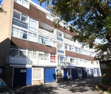 Hill View Court, Woking - Photo 4