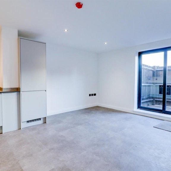 2 BED Apartment To rent - Photo 1