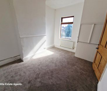 3 bedroom end of terrace house to rent - Photo 4