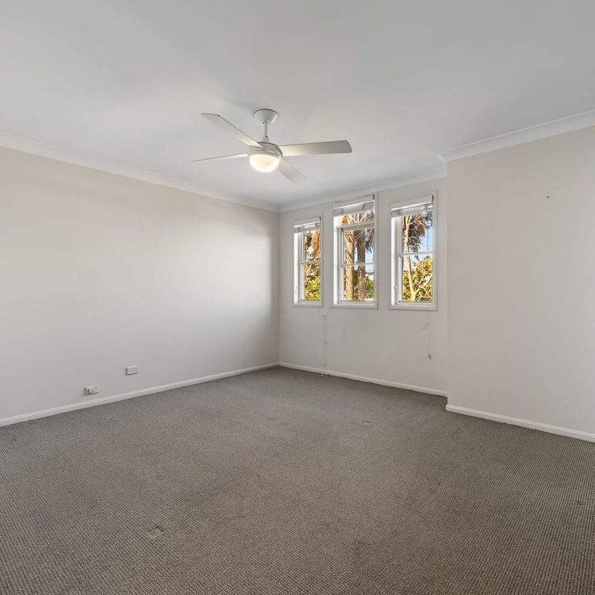 Family Home with Salt Water Swimming Pool + Double Lock Up Garage - Offered Unfurnished - Photo 1