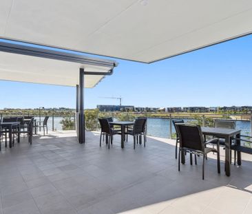 Fully Furnished Waterfront Studio Unit with Stunning Views! - Photo 6